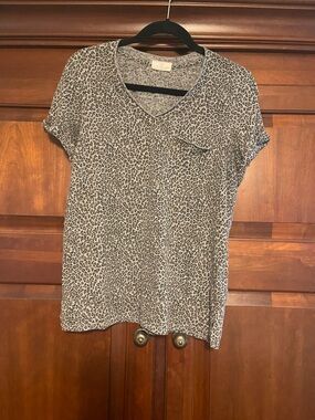 Anthropologie T.La Gray Leopard Print V-Neck Pocket Tee
